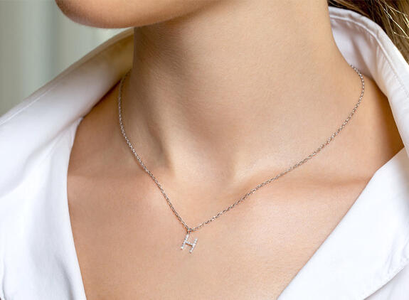 Klassieke halssieraden - hangers en kettingen