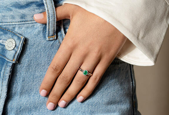 Verlovingsringen met smaragd en diamanten