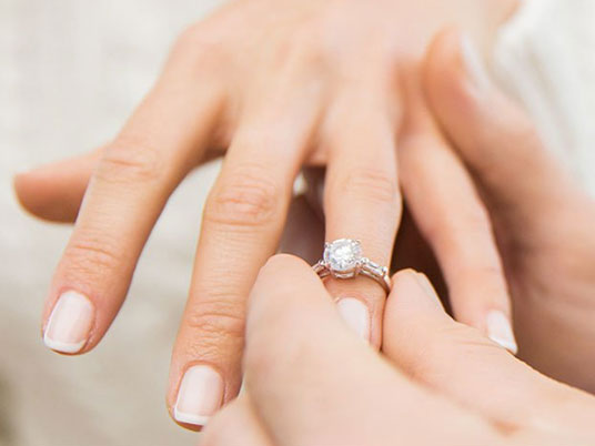 Verlovingsring: welke hand is de juiste?