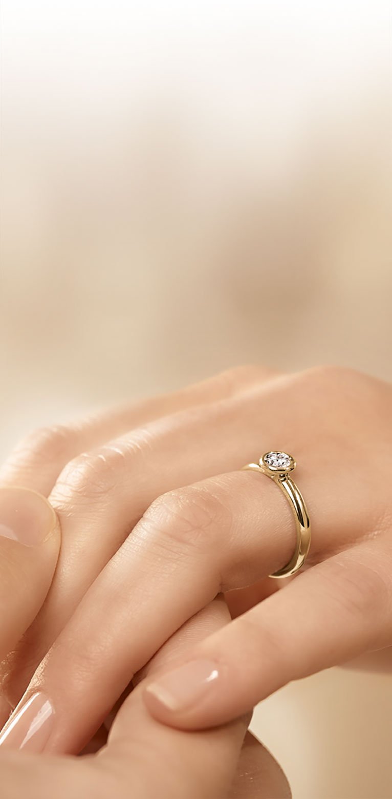 Ringen van goud en in geelgoud voor de perfecte verloving