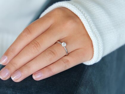 Verlovingsring Classic 6 in 9K witgoud met Lab-grown diamant 0,50ct E/VS