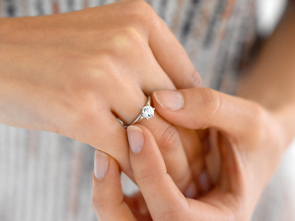 Verlovingsring Classic 6 in 9K witgoud met Lab-grown diamant 0,50ct E/VS