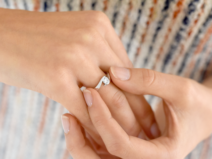 Verlovingsring Twist in platina 950/- met Lab-grown diamant 0,50ct E/VS