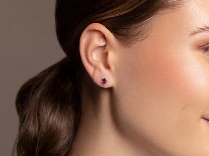 Windsor oorbellen in 14K witgoud met robijnen 1,20ct en diamanten 0,10ct