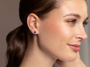 Windsor oorbellen in 14K witgoud met saffieren 1,20ct en diamanten 0,10ct