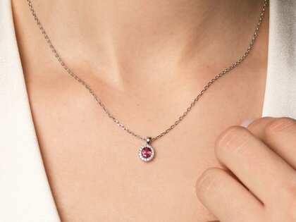 Hanger Windsor in 18K geelgoud met robijn 0,60ct en diamanten 0,12ct