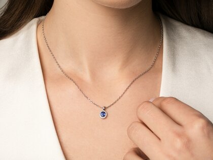 Hanger Windsor in 14K witgoud met saffier 0,60ct en diamanten 0,12ct