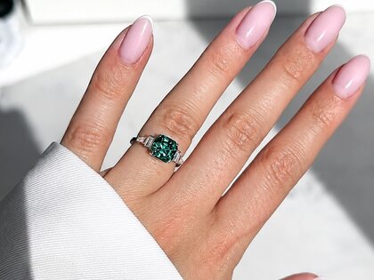 Verlovingsring Aureline in 9K witgoud met groene toermalijn 3,00ct en natuurlijke diamanten 0,48ct