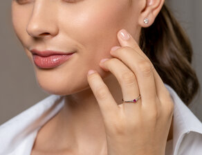 Geboortesteen ring Vivid Petite januari in 14K witgoud met granaat 0,11ct en diamanten 0,02ct