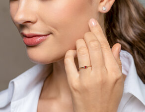 Geboortesteen ring Vivid Petite juli in 9K witgoud met robijn 0,11ct en diamanten 0,02ct