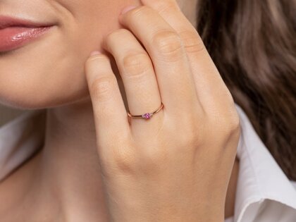Geboortesteen ring Vivid Petite oktober in 14K geelgoud met roze toermalijn 0,09ct en diamanten 0,02ct