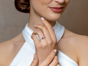 Geboortesteen ring Glow Pavé mei in 9K witgoud met smaragd 0,25ct en diamanten 0,09ct