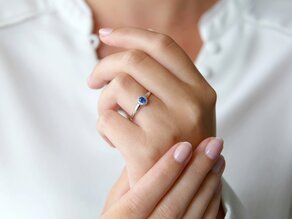Verlovingsring Jolie in 18K witgoud met saffier 0,25ct en diamanten 0,06ct