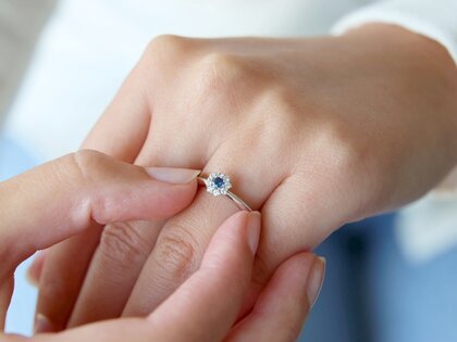 Verlovingsring Lovely in 14K witgoud met saffier 0,25ct en diamanten 0,25ct