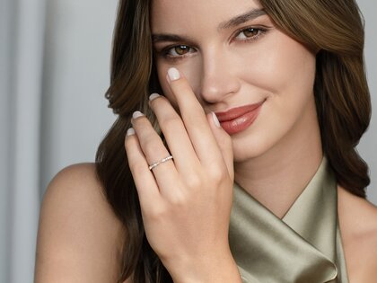Verlovingsring V-Eternity in 14K witgoud met diamanten 0,22ct G/SI
