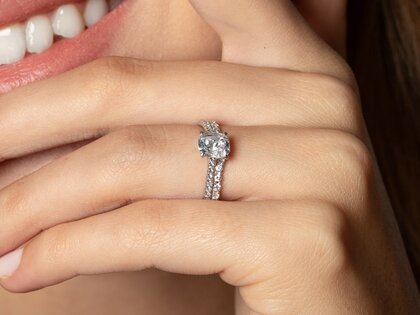 Verlovingsring Cushion Pavé in 9K geelgoud met diamanten 1,22ct G/SI