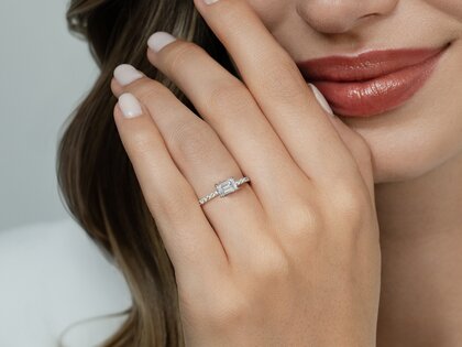 Verlovingsring Emerald-Cut in 14K witgoud met diamanten 0,46ct G/VS