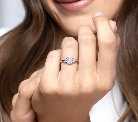 Verlovingsring Emerald Eden in 14K witgoud met Lab-grown diamanten 0,74ct E/VS