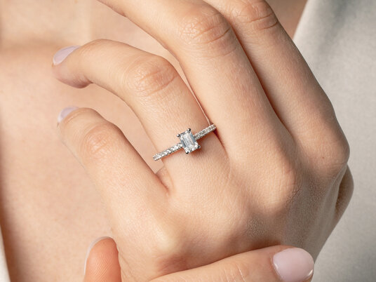 Verlovingsring Emerald Pavé in 14K witgoud met Lab-grown diamanten 1,82ct E/VS