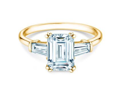 Verlovingsring Emerald Tapered Baguette in geelgoud