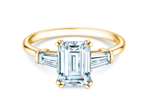 Verlovingsring Emerald Tapered Baguette in geelgoud