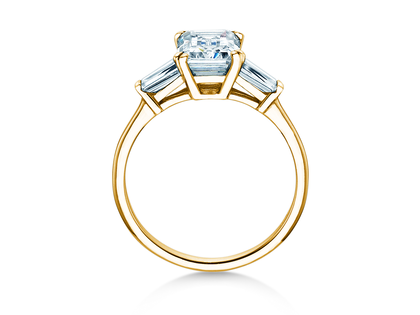 Verlovingsring Emerald Tapered Baguette in geelgoud