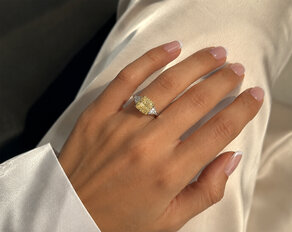Verlovingsring Fancy Yellow Trillion Radiance in 14K geelgoud met diamanten 4,20ct G/SI