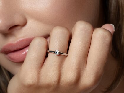 Verlovingsring Oval Clean in 14K witgoud met diamant 0,08ct G/SI