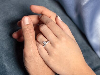 Verlovingsring Oval Cut in 9K geelgoud met Lab-grown diamant 1,00ct E/VS