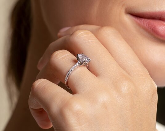 Verlovingsring Oval Hidden Halo Pavé in 9K witgoud met Lab-grown diamanten 0,50ct