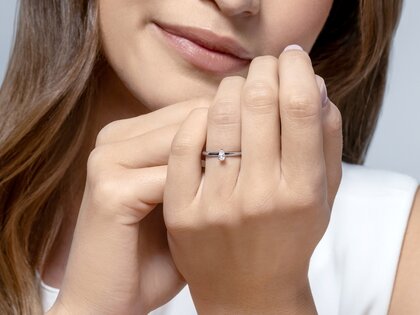 Verlovingsring Pear Clean in 9K witgoud met diamant 0,08ct G/SI