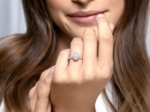 Verlovingsring Pear Halo Pavé in 9K geelgoud met Lab-grown diamanten 0,58ct E/VS