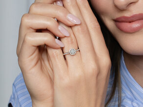 Verlovingsring Halo Petite in 18K witgoud met diamanten 0,50ct G/SI