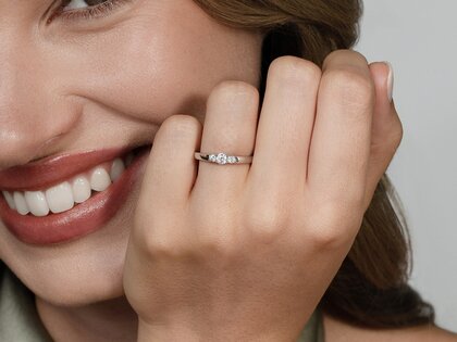 Verlovingsring 3 Stones in 9K witgoud met diamanten 0,11ct G/SI
