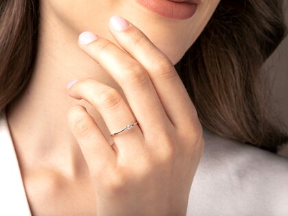 Verlovingsring Vivid Petite Cushion Cut in 14K witgoud met diamanten 0,10ct G/SI