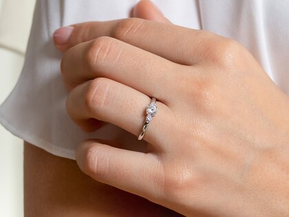 Verlovingsring  in 9K witgoud met diamanten 0,40ct G/SI