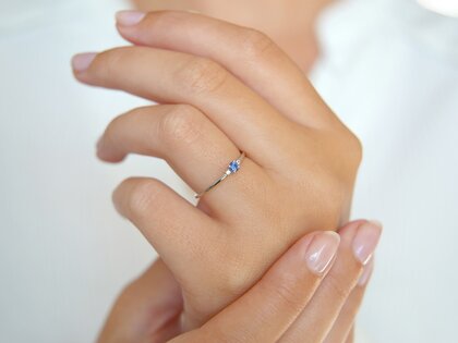 Verlovingsring Vivid Petite in 14K witgoud met saffier 0,08ct en diamanten 0,02ct