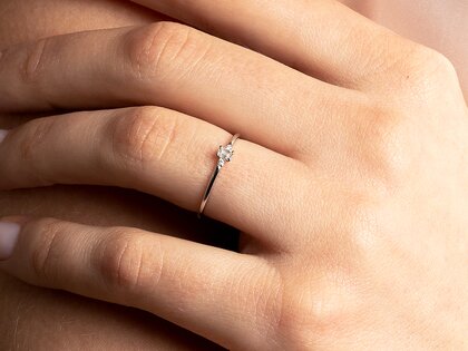 Verlovingsring Vivid Petite Emerald Cut in 14K witgoud met diamanten 0,10ct G/VS