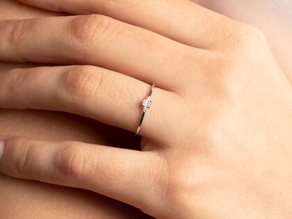 Verlovingsring Vivid Petite Radiant Cut in platina 950/- met diamanten 0,10ct G/SI