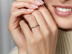 Verlovingsring Classic Loop in 14K geelgoud met diamant 0,05ct H/SI