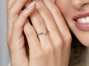 Verlovingsring Classic Loop in 9K geelgoud met diamant 0,30ct H/SI
