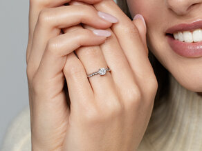 Verlovingsring Classic Loop in 18K witgoud met diamant 0,60ct H/SI