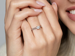 Verlovingsring Classic Loop in 14K witgoud met diamant 0,60ct H/SI