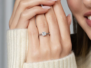 Verlovingsring Classic Loop in 14K witgoud met diamant 0,75ct G/SI