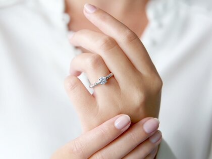 Verlovingsring Classic Loop in 14K witgoud met Lab-grown diamant 0,75ct E/VS