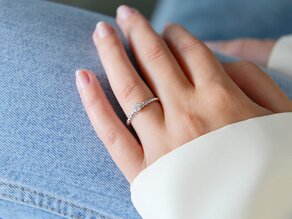 Verlovingsring Classic Loop in 18K witgoud met diamant 0,15ct H/SI