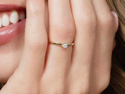 Verlovingsring Classic Petite in 14K geelgoud met diamant 0,13ct G/SI