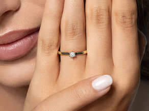 Verlovingsring Classic Petite in 14K geelgoud met diamant 0,13ct G/SI