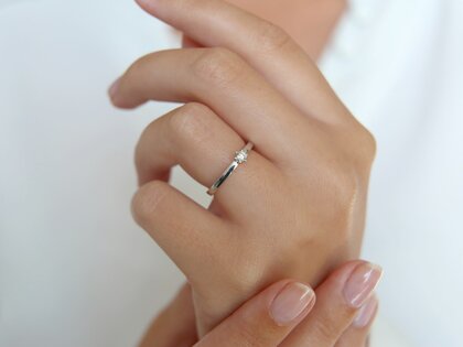 Verlovingsring Classic Petite in 14K witgoud met diamant 0,09ct G/SI