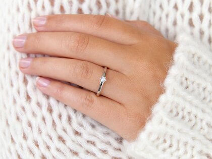 Verlovingsring Classic Petite in 14K witgoud met diamant 0,13ct G/SI